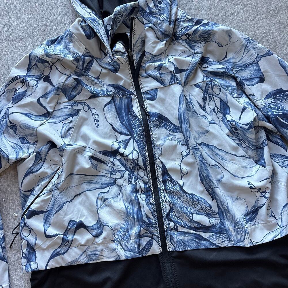 Helly Hansen Jacket - Picture 2 of 7